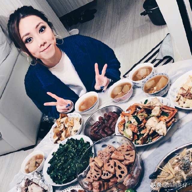 邓紫棋晒运动照，短袖T恤搭配破洞牛仔裤，春节前后身材对比明显