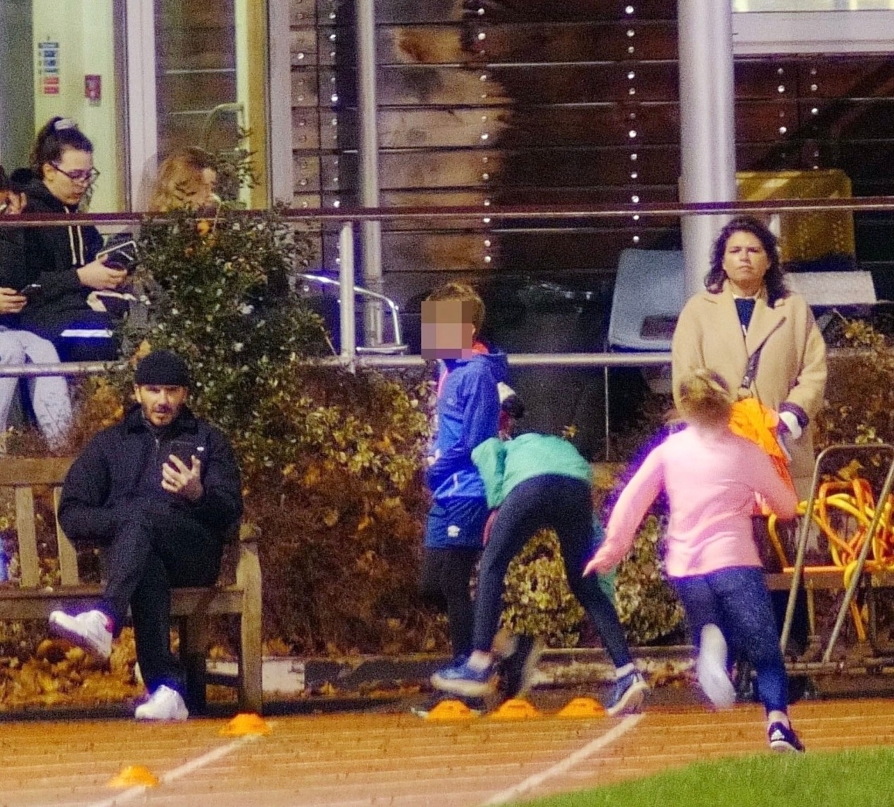 小七參加運(yùn)動(dòng)會(huì)，穿修身褲變