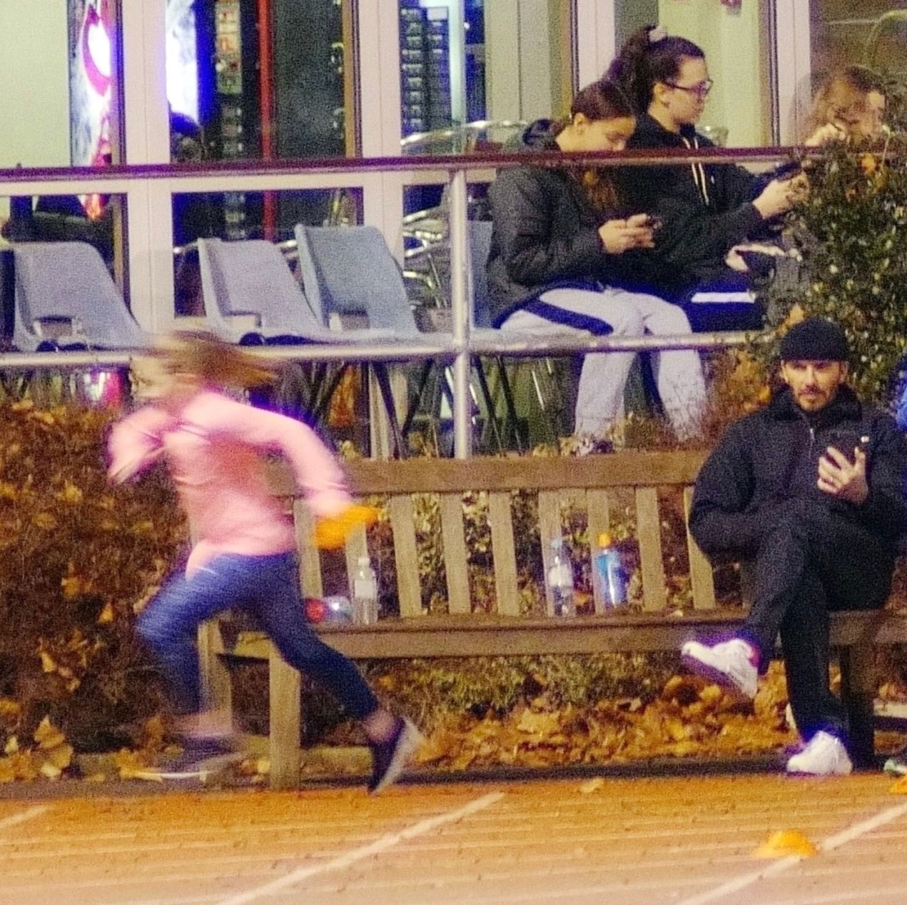 小七參加運(yùn)動(dòng)會(huì)，穿修身褲變