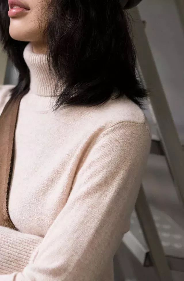 穿出奧黛麗·赫本的優(yōu)雅？這幾件羊絨衫不能少