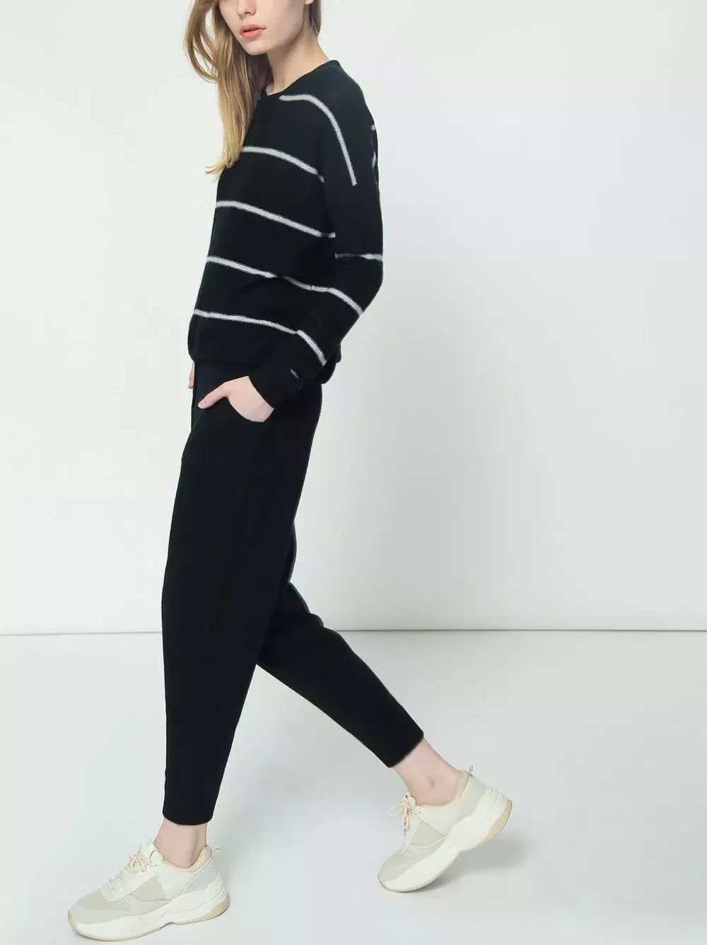 穿出奧黛麗·赫本的優(yōu)雅？這幾件羊絨衫不能少